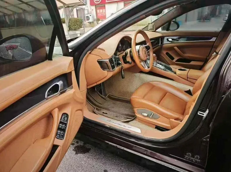 保时捷帕拉梅拉 后面外观一