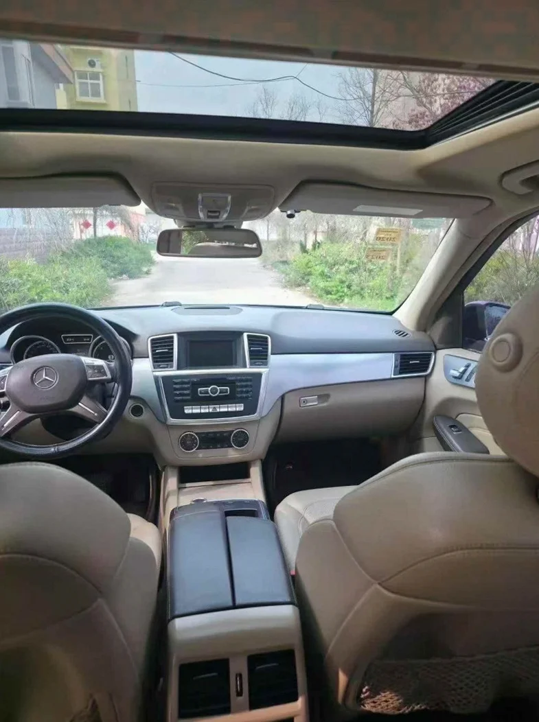 奔驰ML 后面外观三