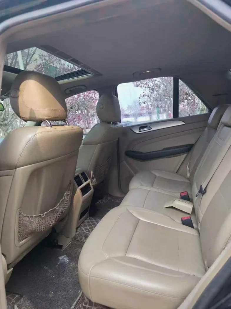 奔驰ML 后面外观一