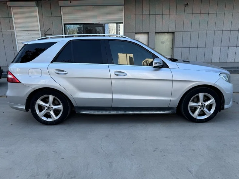 奔驰ML 后面外观一