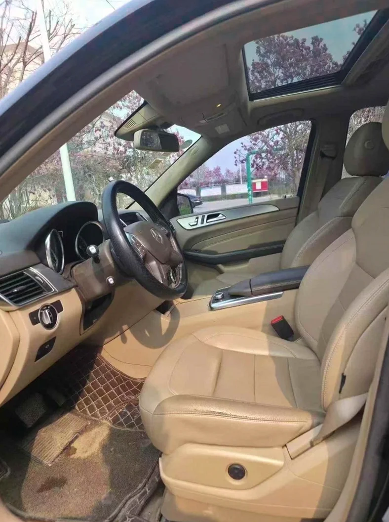 奔驰ML 后面外观二