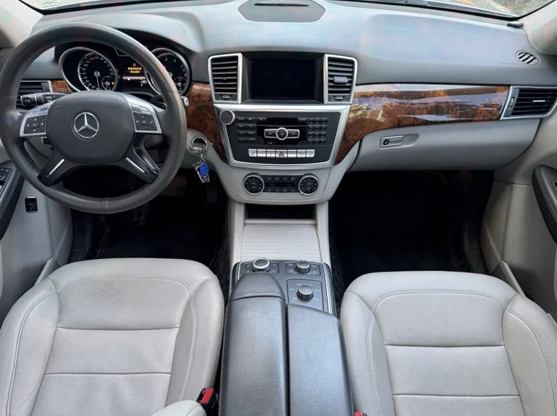 奔驰ML 内饰后排