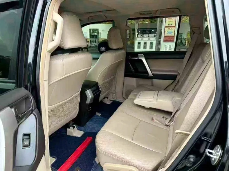 丰田普拉多 内饰前排