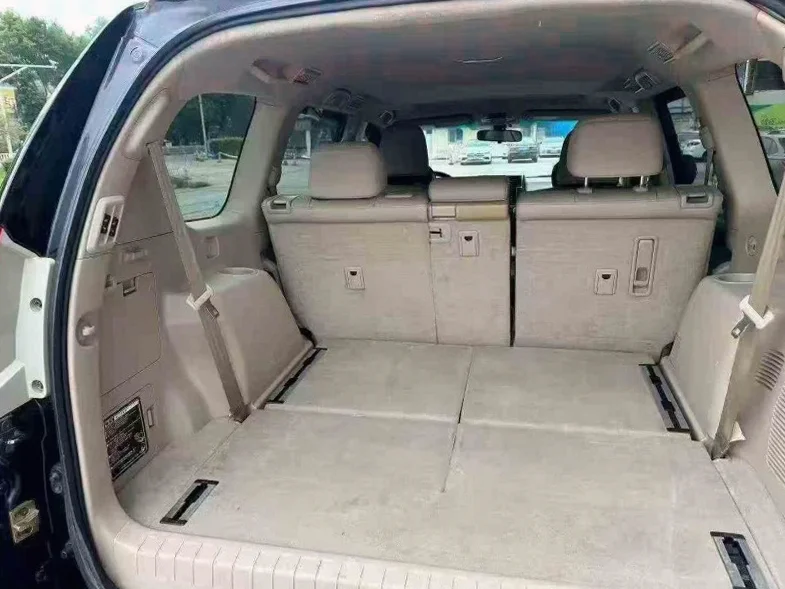 丰田普拉多 驾驶室