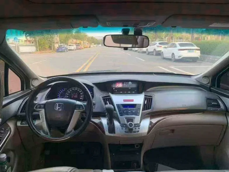 本田奥德赛 后面外观一