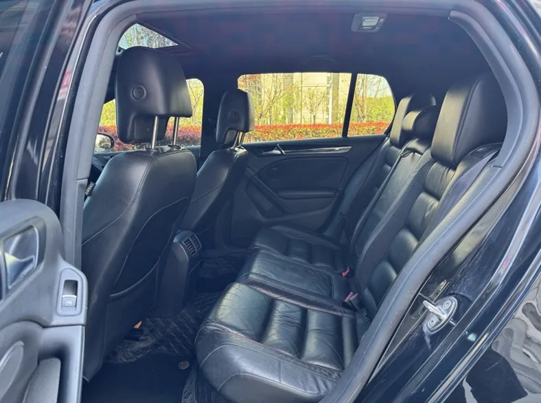 大众高尔夫 内饰前排