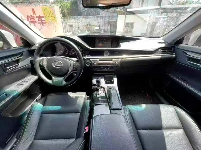 雷克萨斯ES 后面外观一