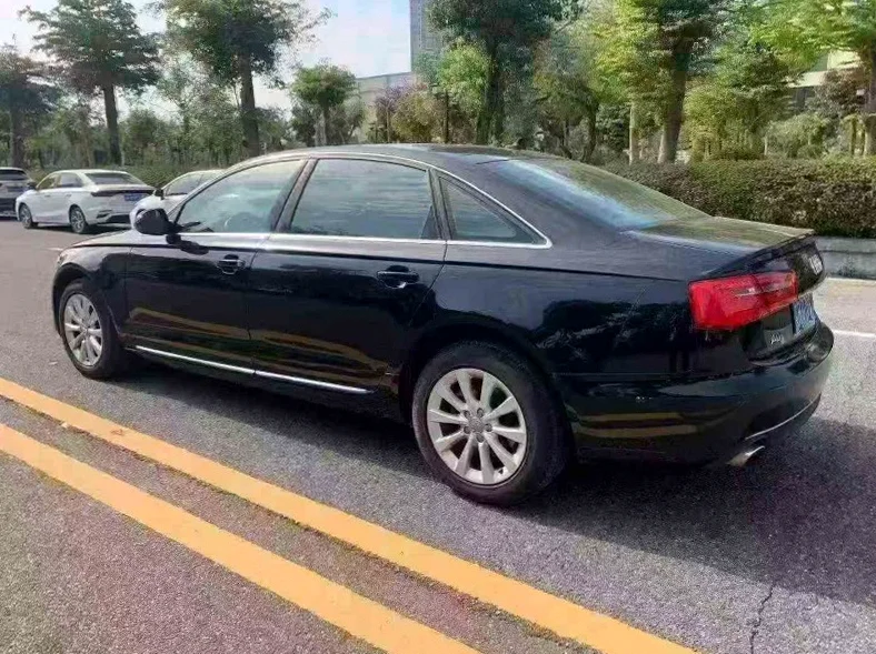 奥迪A6L 内饰前排