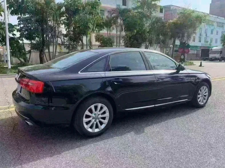 奥迪A6L 内饰后排