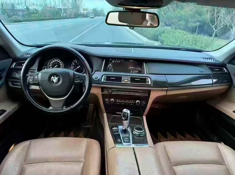 宝马7系 后面外观二