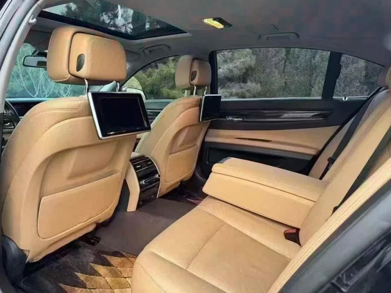 宝马7系 后面外观三