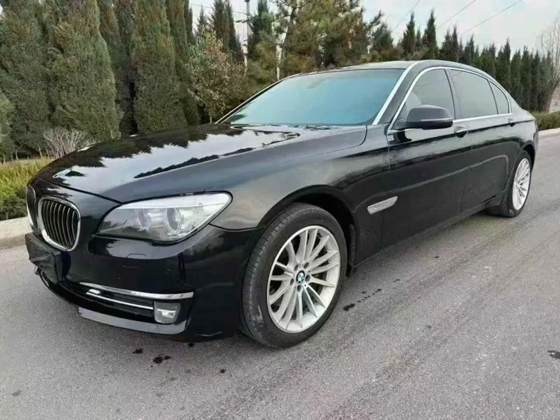 宝马7系 正面外观二