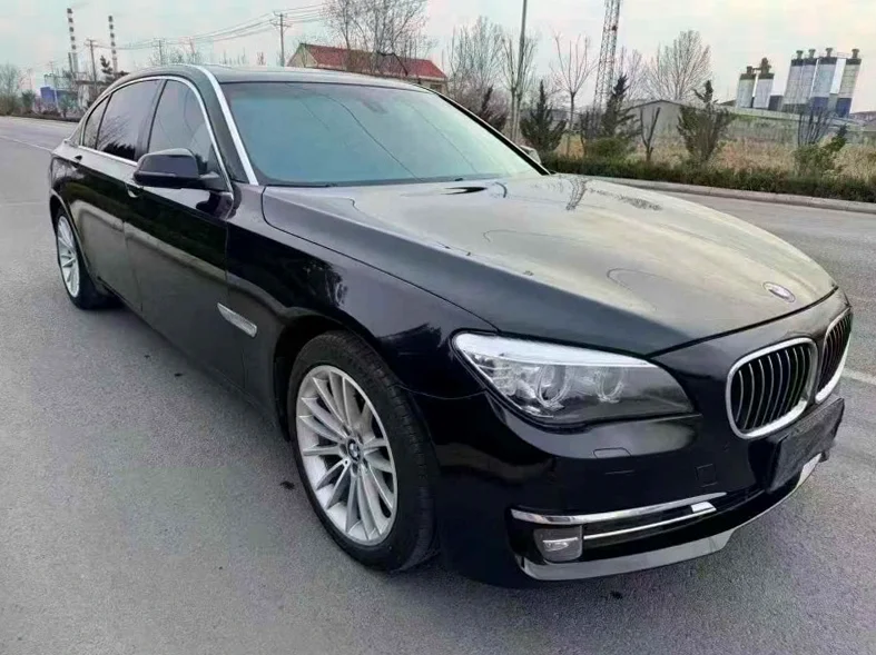 宝马7系 正面外观三