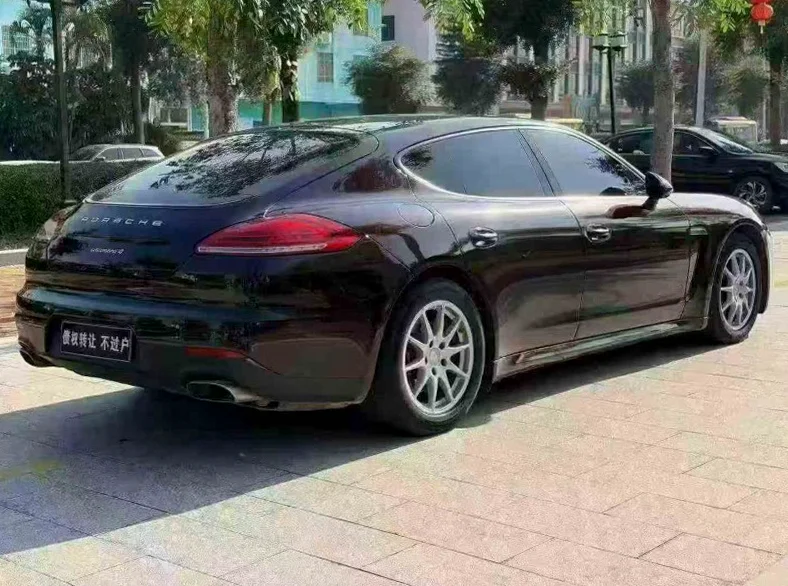 保时捷帕拉梅拉 内饰后排