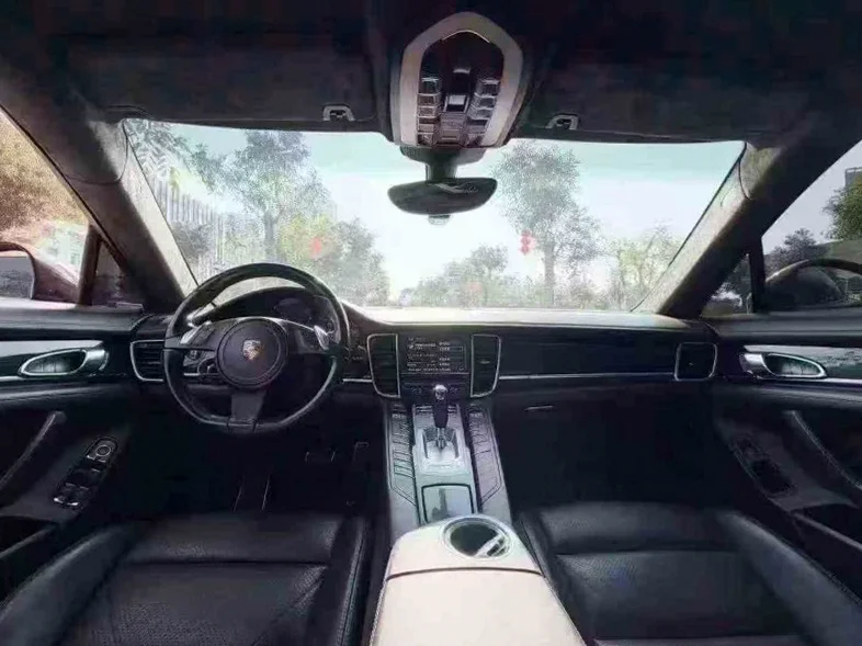 保时捷帕拉梅拉 后面外观二