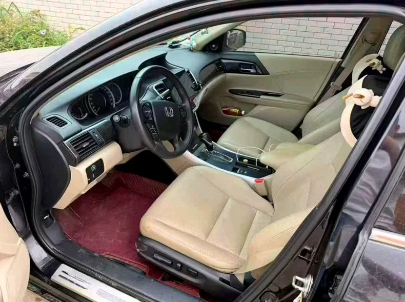 本田雅阁 后面外观一