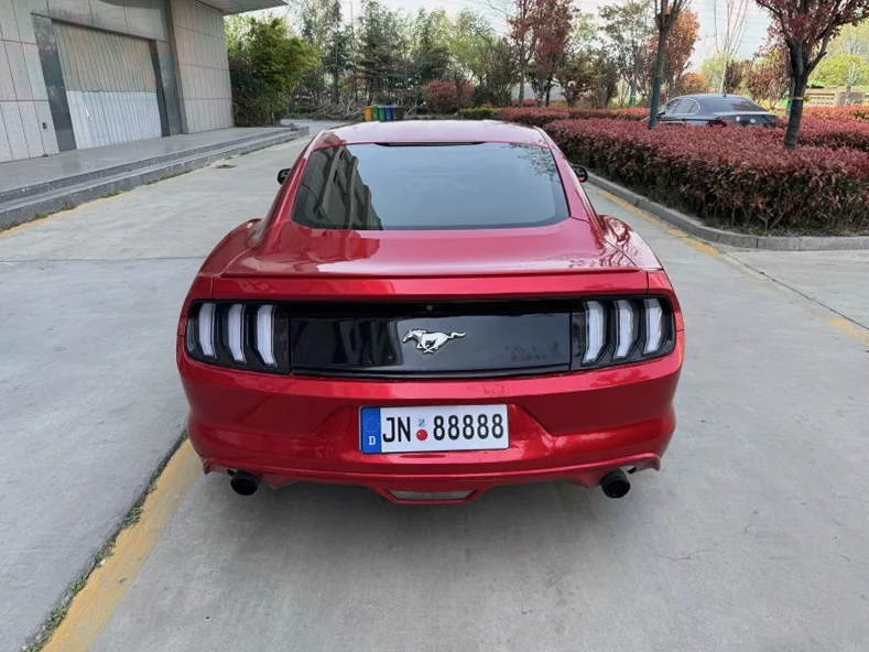 福特野马 驾驶室