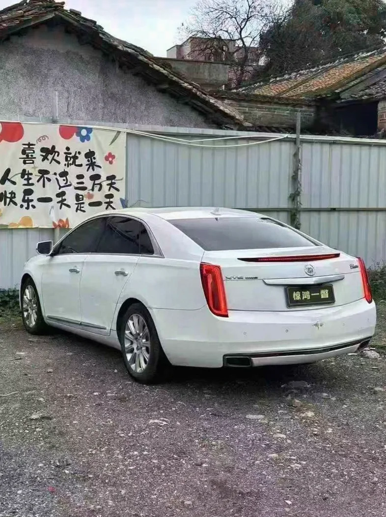 凯迪拉克XTS 后面外观一