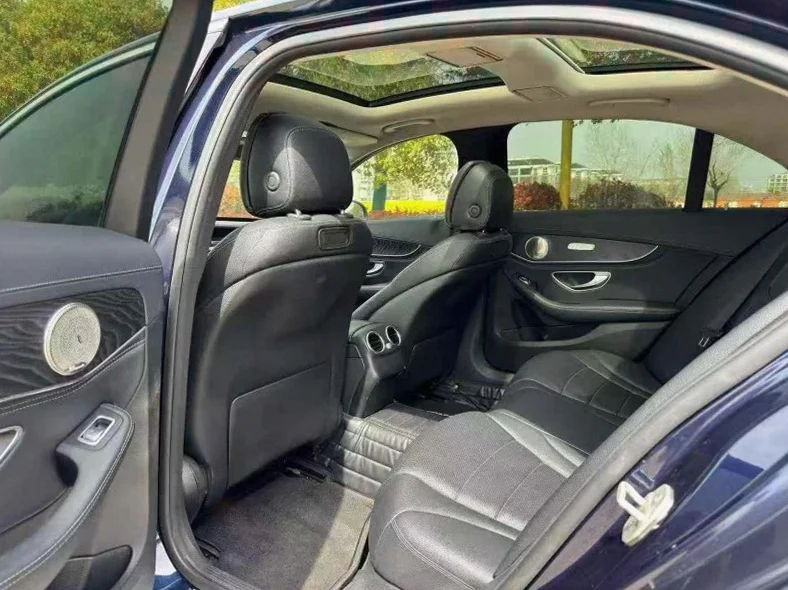 奔驰C 内饰前排