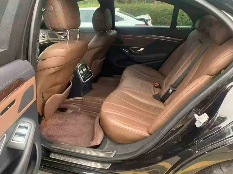 奔驰S 后面外观一