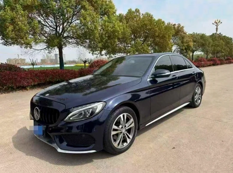 奔驰C 正面外观二