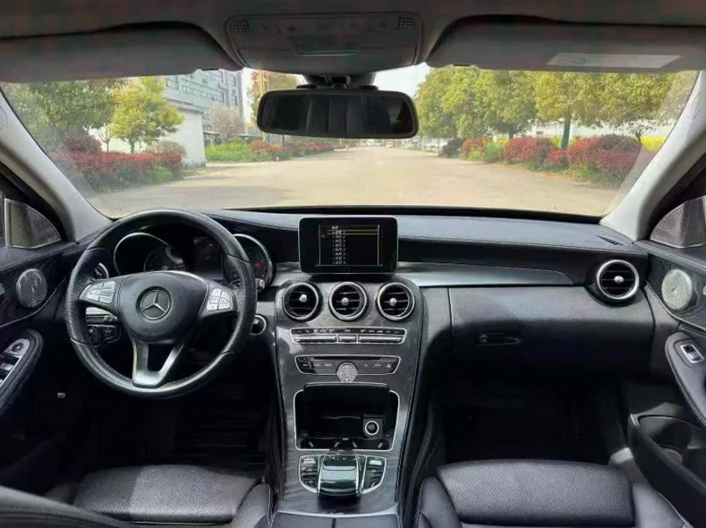 奔驰C 后面外观二