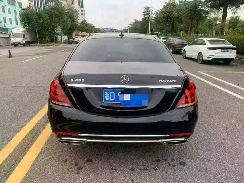 奔驰S 内饰后排