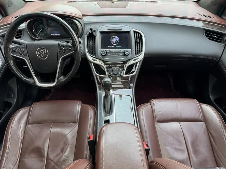 别克君越 内饰后排