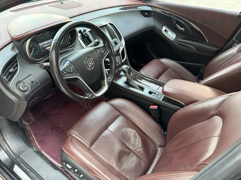 别克君越 后面外观三