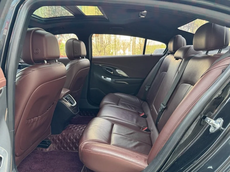 别克君越 内饰前排