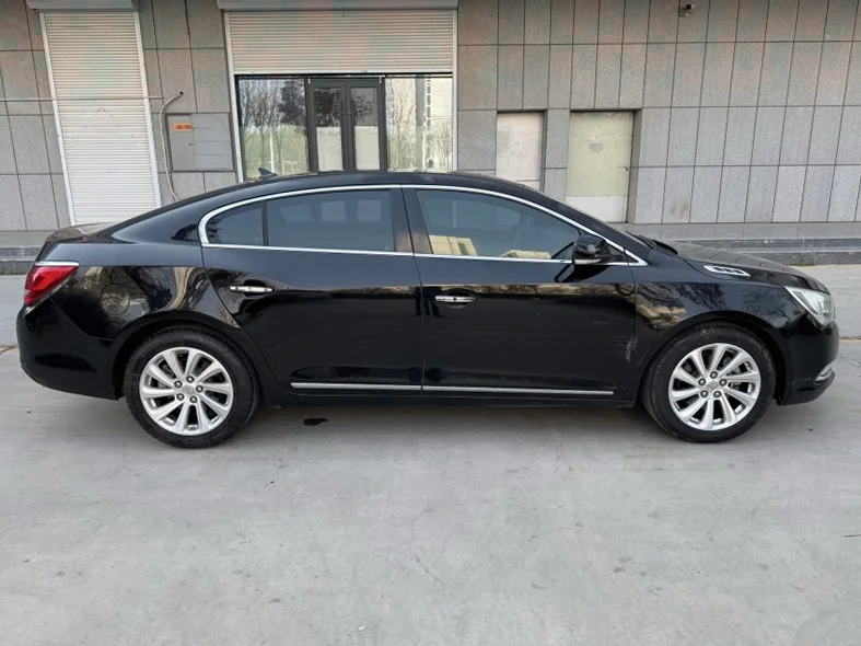 别克君越 后面外观一