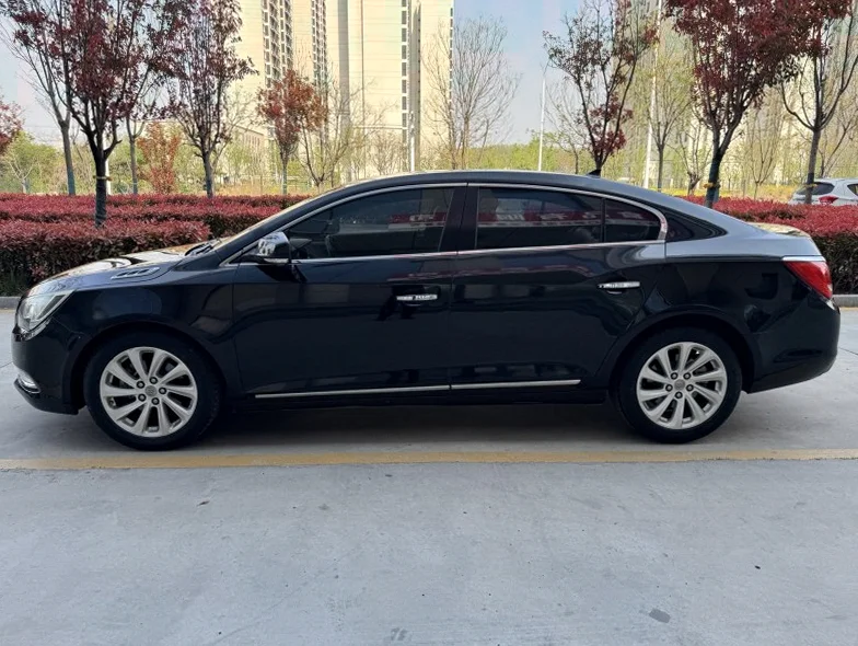 别克君越 后面外观二