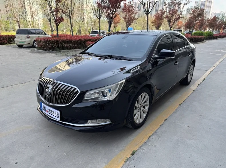 别克君越 正面外观三