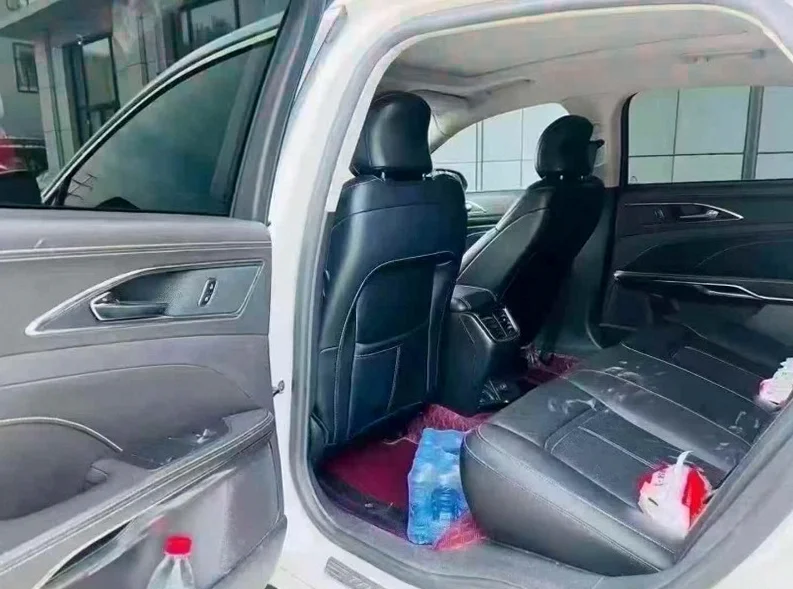 福特蒙迪欧 后面外观一