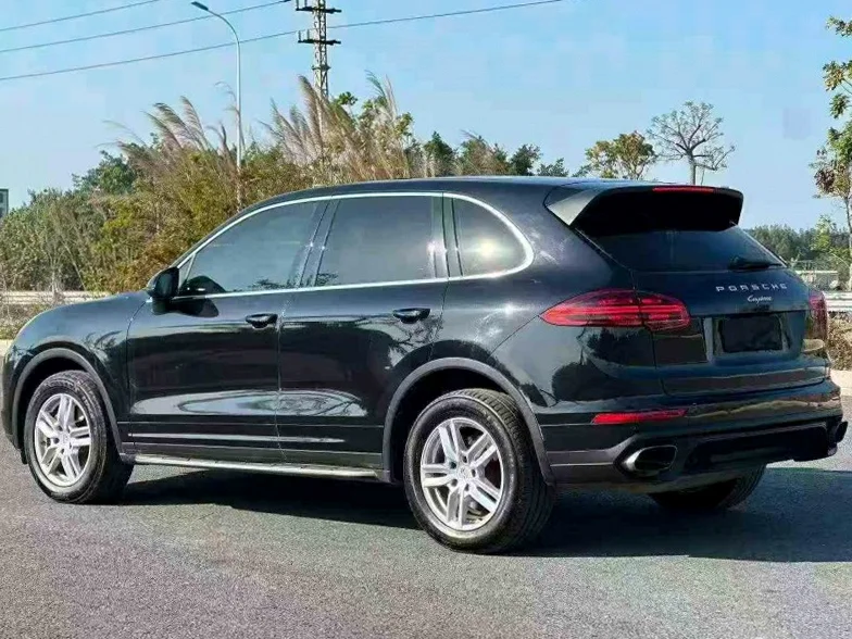 保时捷卡宴 后面外观三