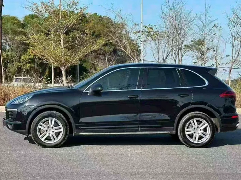 保时捷卡宴 正面外观三