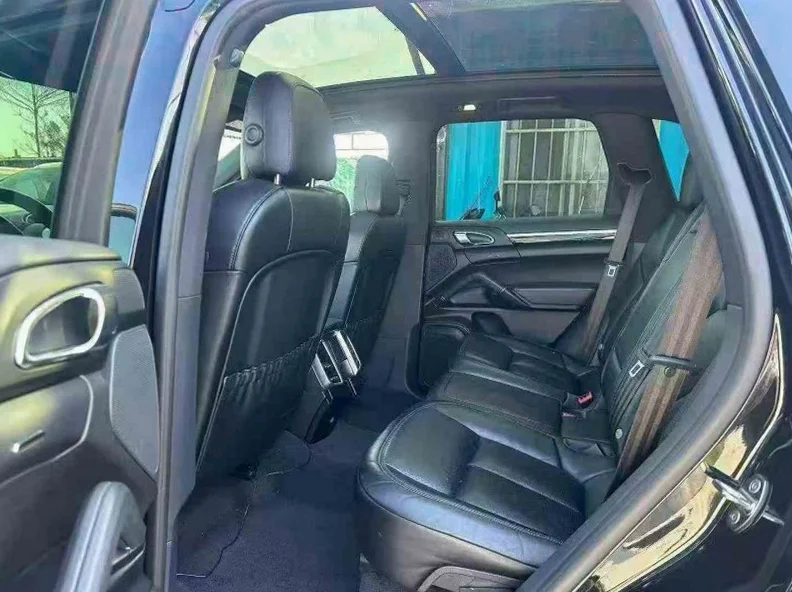 保时捷卡宴 内饰前排