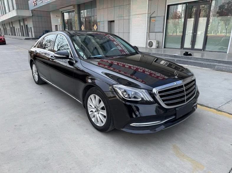 奔驰S 正面外观二