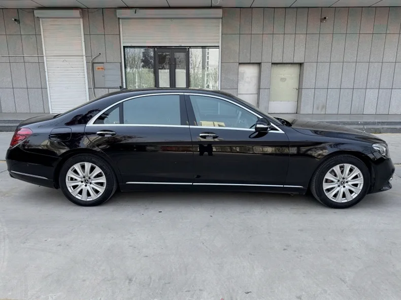 奔驰S 后面外观一