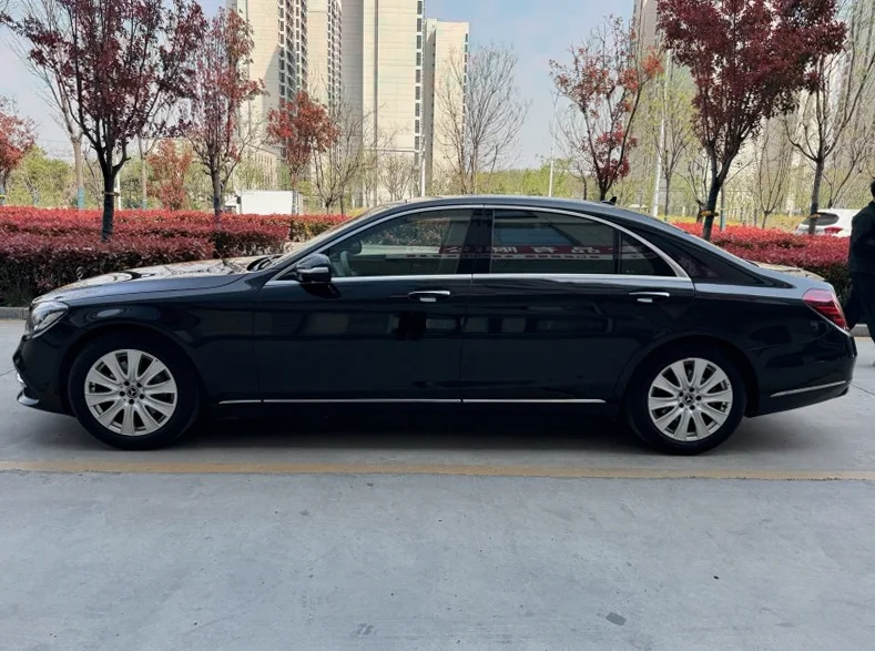 奔驰S 后面外观二