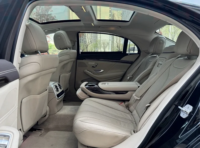 奔驰S 内饰前排