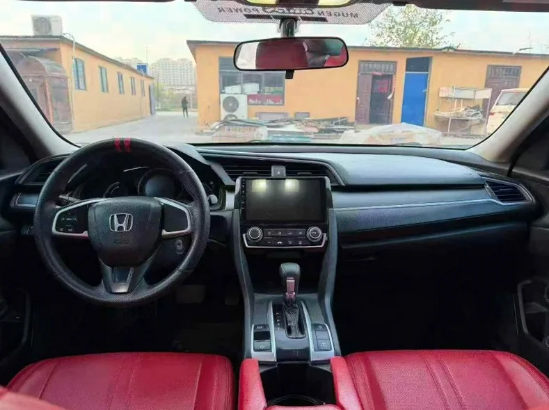 本田思域 后面外观一