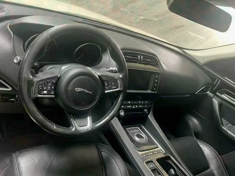 捷豹F-PACE 后面外观二