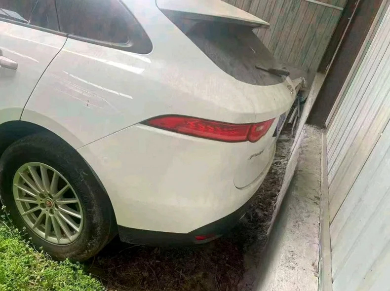 捷豹F-PACE 正面外观三