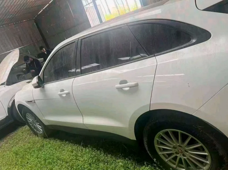 捷豹F-PACE 后面外观一