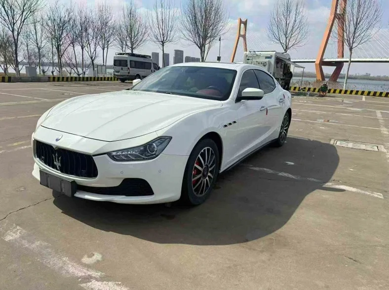 玛莎拉蒂Ghibli 正面外观三