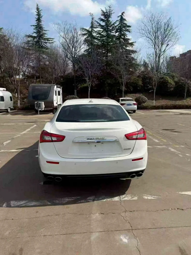 玛莎拉蒂Ghibli 驾驶室