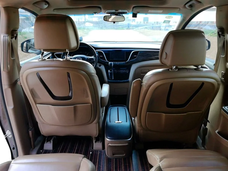 别克GL8 后面外观二