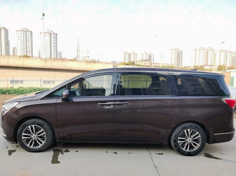 别克GL8 内饰前排