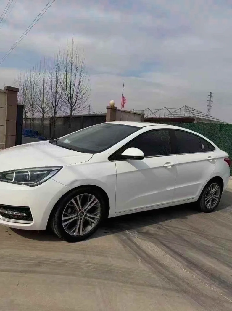 奇瑞艾瑞泽 正面外观二